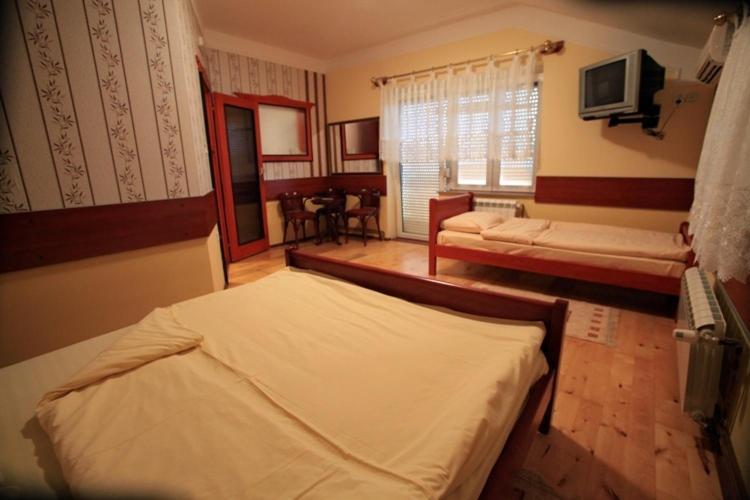 Hotel Dunav Sremski Karlovci Room photo